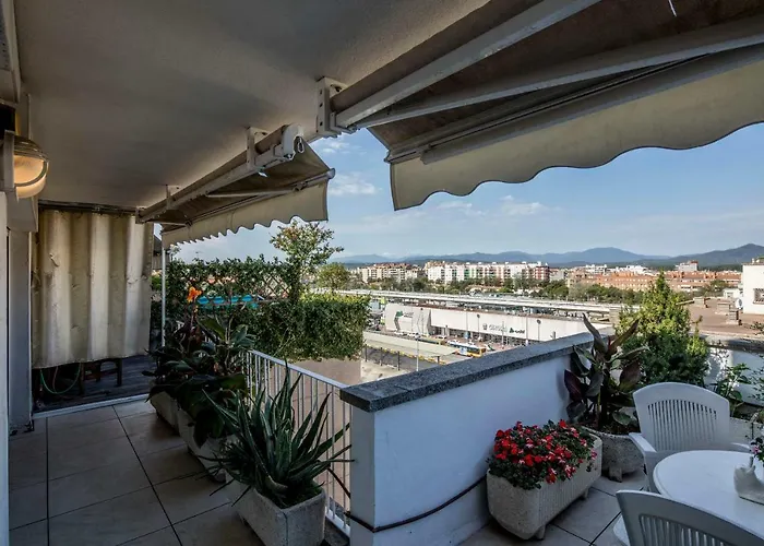 Atico Con Gran Terraza En El Corazon De